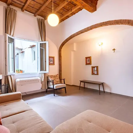 Stylish & Modern Near San Lorenzo Market Florence